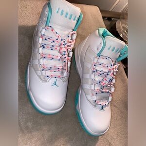 COPY - White Jordan Max Aura Gradeschool